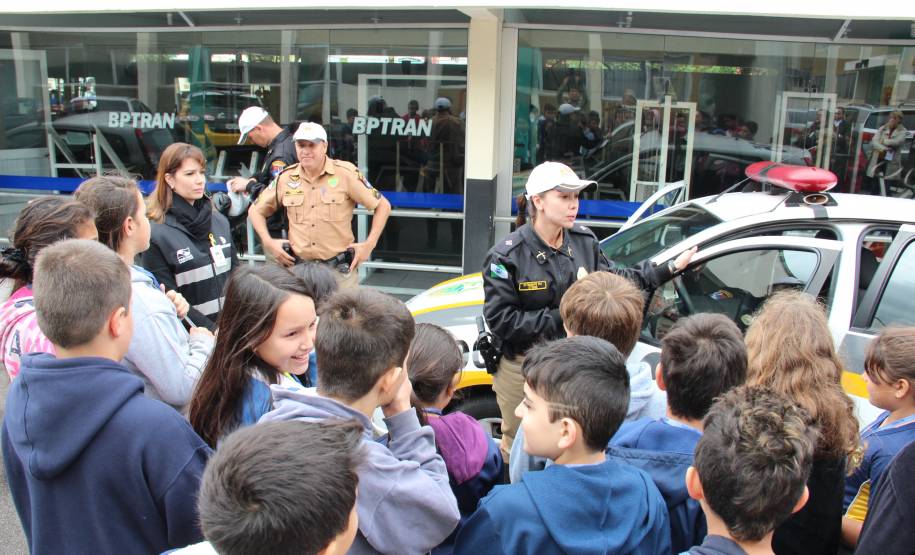 Um projeto do Departamento de Trânsito do Paraná (Detran), em parceria com o Batalhão da Polícia de Trânsito (BPTran), apresenta o trabalho dos órgãos a alunos do ensino fundamental e médio de Curitiba e Região Metropolitana