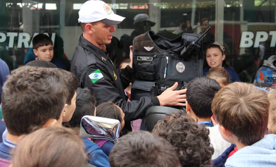 Um projeto do Departamento de Trânsito do Paraná (Detran), em parceria com o Batalhão da Polícia de Trânsito (BPTran), apresenta o trabalho dos órgãos a alunos do ensino fundamental e médio de Curitiba e Região Metropolitana