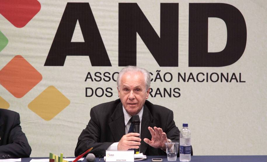 Diretor do Denatran responde questionamentos de Estados