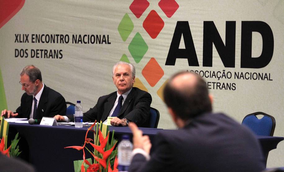 Diretor do Denatran responde questionamentos de Estados