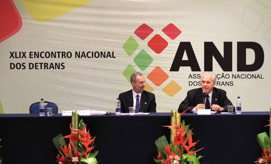 Diretor do Denatran responde questionamentos de Estados