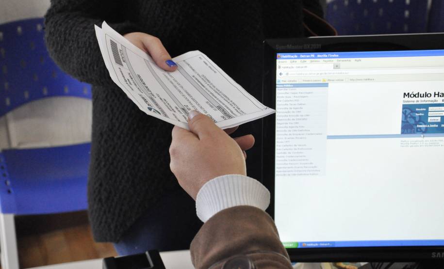 Para conquistar o direito de dirigir, o candidato à primeira habilitação precisa passar por uma série de procedimentos que garantem que ele está opto a dirigir. Um deles é a avaliação psicológica, necessária para atestar a capacidade de atenção, o raciocínio lógico, a memória e personalidade do futuro motorista.