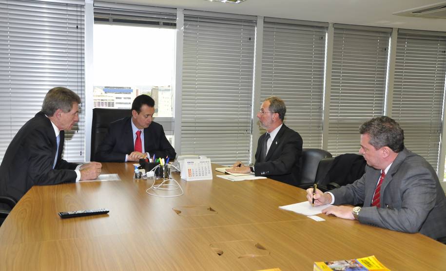 O secretário-chefe da Casa Civil, Eduardo Sciarra, e o diretor-geral do Departamento de Trânsito do Paraná e presidente da Associação Nacional dos Detrans (AND), Marcos Traad, estiveram em Brasília nesta semana para discutir assuntos relacionados ao trânsito, logística e mobilidade urbana.