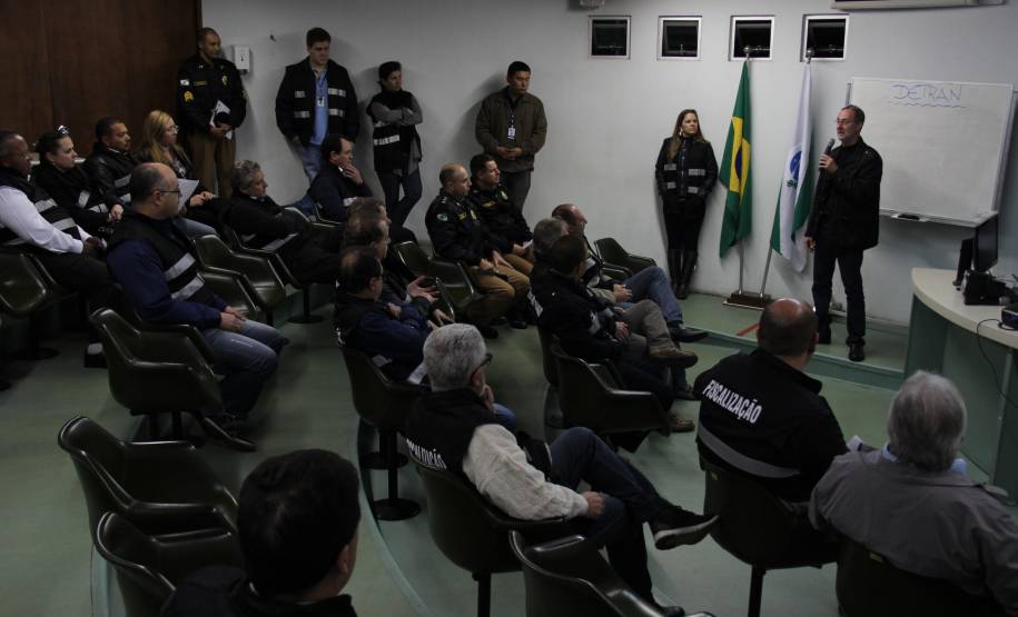 Julgadores de recursos de multas participam de blitz em Curitiba. Foto: Juliano Pedrozo