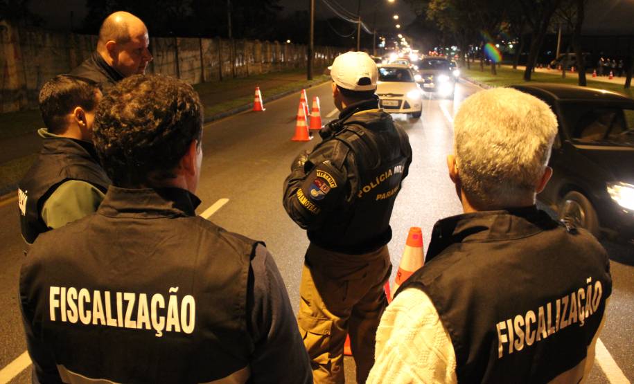 Julgadores de recursos de multas participam de blitz em Curitiba. Foto: Juliano Pedrozo