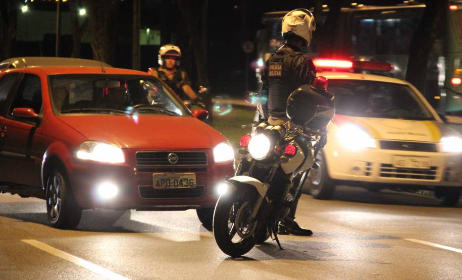 Julgadores de recursos de multas participam de blitz em Curitiba. Foto: Juliano Pedrozo