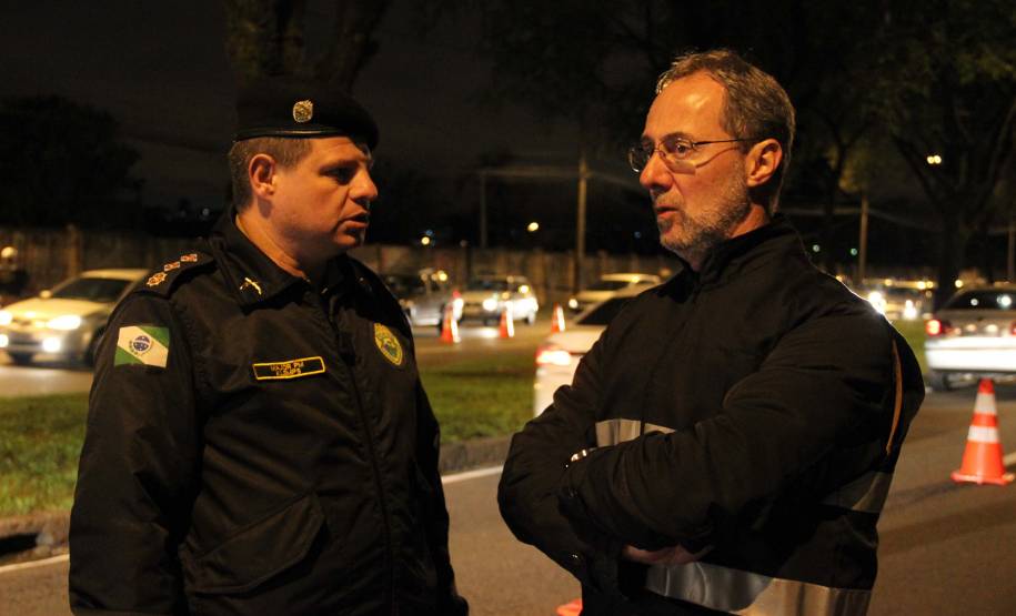 Julgadores de recursos de multas participam de blitz em Curitiba. Foto: Juliano Pedrozo