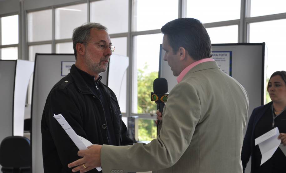 O Departamento de Trânsito do Paraná (Detran) inaugurou na tarde desta quinta-feira (25) o novo prédio da autarquia em Sarandi, no Noroeste do Estado. A unidade vai atender moradores da cidade, de Maringá e de mais oito municípios da Região. A partir de sexta-feira (26), o atendimento será feito normalmente, das 8h às 14h, e os usuários poderão optar por realizar os serviços na Ciretran da Avenida Antônio Volpato, que é paralela a BR 376, ou no Contorno Sul..Foto: Allan Marba