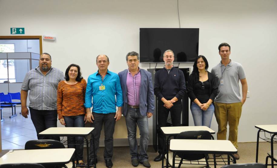 O Departamento de Trânsito do Paraná (Detran) inaugurou na tarde desta quinta-feira (25) o novo prédio da autarquia em Sarandi, no Noroeste do Estado. A unidade vai atender moradores da cidade, de Maringá e de mais oito municípios da Região. A partir de sexta-feira (26), o atendimento será feito normalmente, das 8h às 14h, e os usuários poderão optar por realizar os serviços na Ciretran da Avenida Antônio Volpato, que é paralela a BR 376, ou no Contorno Sul..Foto: Allan Marba