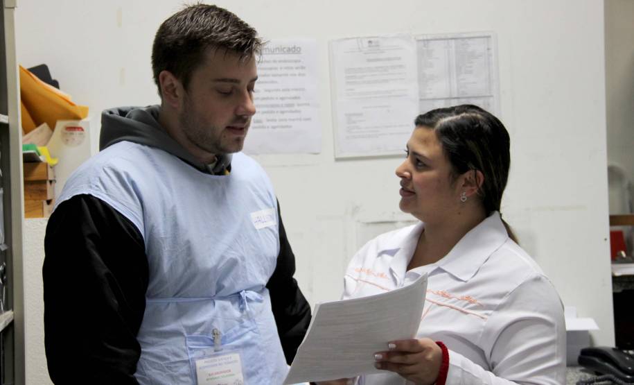 Motoristas que cometeram crimes de trânsito, por dirigirem embriagados, estão recebendo uma punição diferente em São José dos Pinhais, na Região Metropolitana de Curitiba. Foto: Emily Kravetz