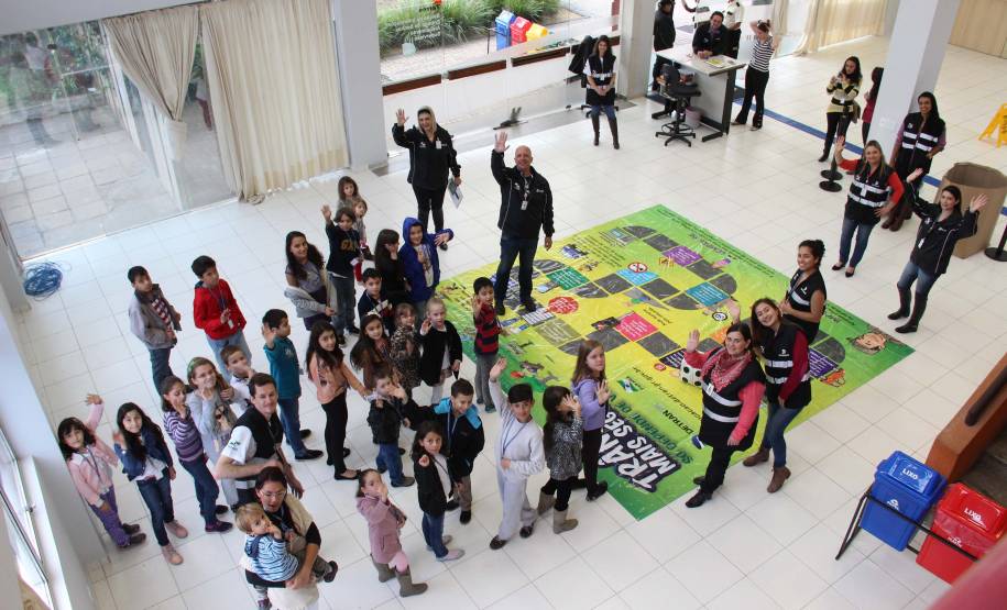 Visita especial apresenta o Detran para filhos dos servidores. Foto: Juliano Pedrozo