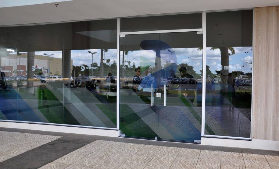 O posto, que é o primeiro neste tipo de local, contribuiu na redução do número de processos na Ciretran de Londrina e no Posto Central, além de oferecer atendimento noturno aos sábados, domingos e feriados.