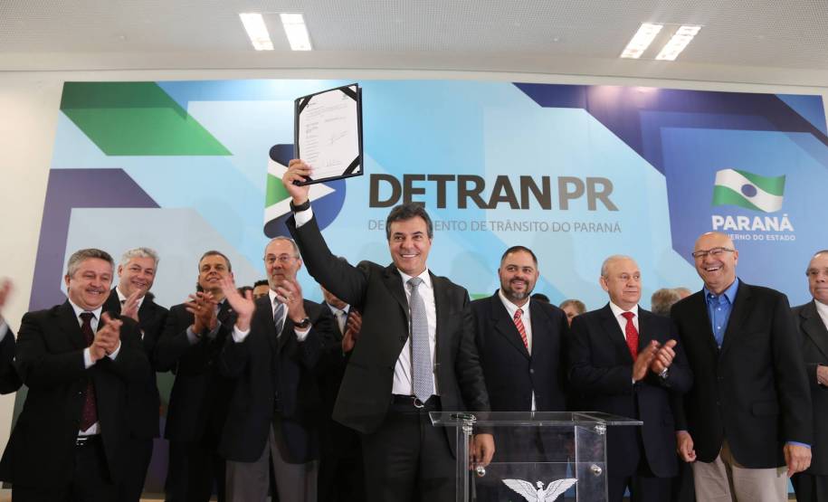 Governador autoriza obras de sinalização viária em 104 municípios paranaenses. Foto: Orlando Kissner