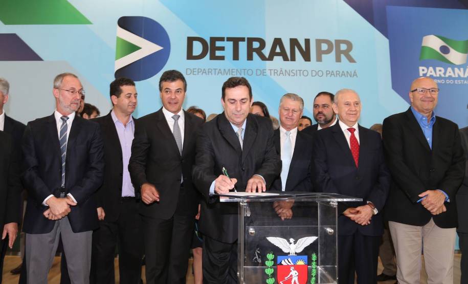 Governador autoriza obras de sinalização viária em 104 municípios paranaenses. Foto: Orlando Kissner