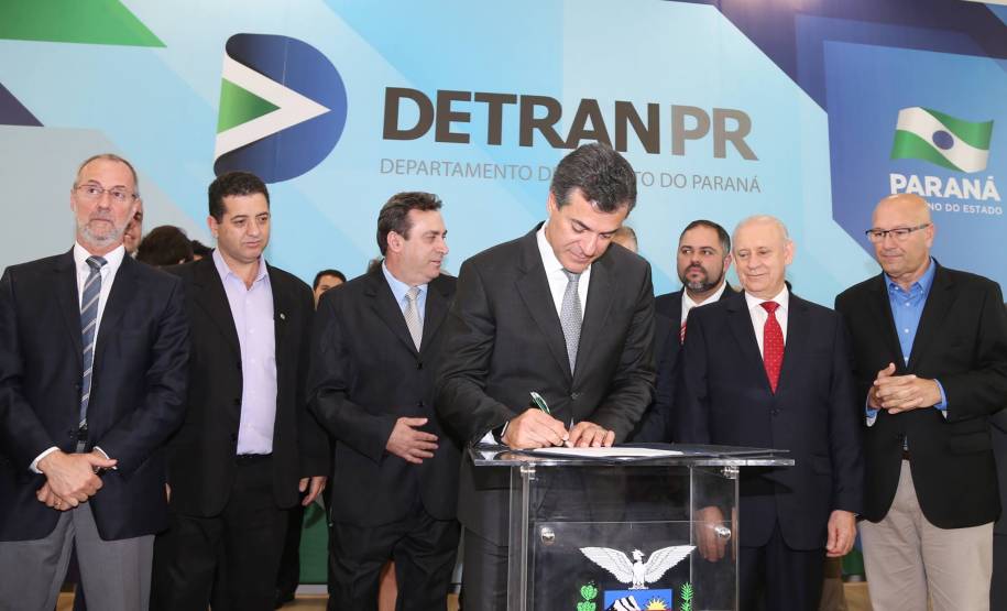 Governador autoriza obras de sinalização viária em 104 municípios paranaenses. Foto: Orlando Kissner