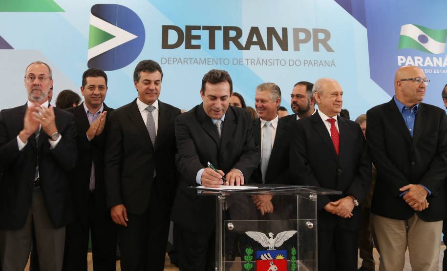 Governador autoriza obras de sinalização viária em 104 municípios paranaenses. Foto: Orlando Kissner