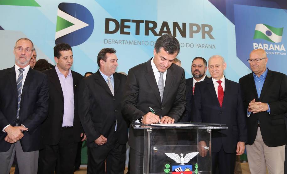 Governador autoriza obras de sinalização viária em 104 municípios paranaenses. Foto: Orlando Kissner