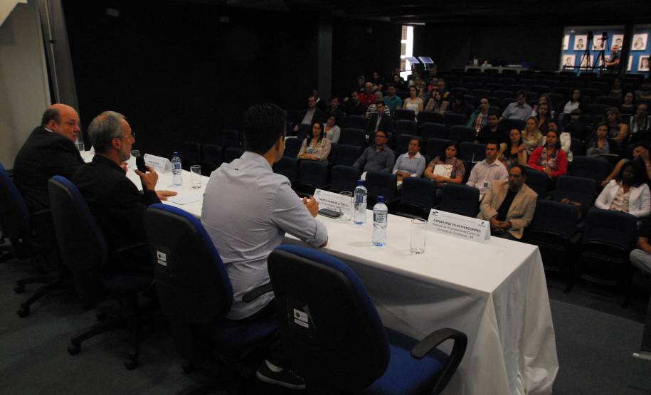 A formação dos novos motoristas foi tema de um encontro entre diretores de ensino dos Centros de Formação de Condutores, Departamento de Trânsito do Paraná (Detran) e Observatório Nacional de Segurança Viária (ONSV).