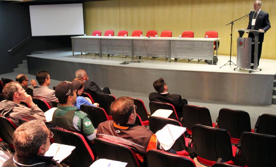 O Conselho Estadual de Trânsito (Cetran), em parceria com o Departamento de Trânsito do Paraná (Detran), promoveu nesta terça-feira (29), em Curitiba, o primeiro Encontro Paranaense de Autoridades de Trânsito. Na foto  o vice-presidente do Cetran que também é diretor-geral do Detran Paraná, Marcos Traad. Curitiba, 29/09/2015.Foto: Juliano Pedroso/Detran PR