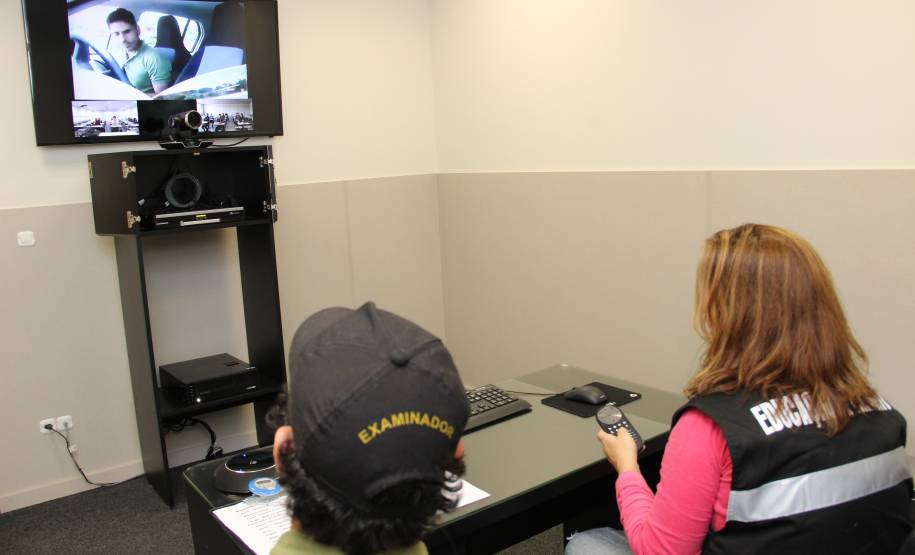 O Departamento de Trânsito do Paraná (Detran) promove terça a sexta-feira da próxima semana (de 13 a 16), por videoconferência, palestras de aprimoramento profissional a instrutores e diretores de ensino dos Centros de Formação de Condutores. A iniciativa é da Escola Pública de Trânsito para marcar o Dia do Instrutor de Trânsito, comemorado em 16 de outubro. A expectativa é alcançar 60 municípios do Paraná.