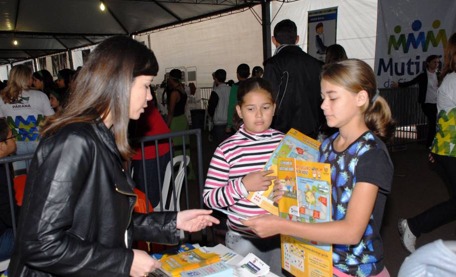Cerca de oitocentas pessoas participaram das ações educativas promovidas pelo Departamento de Trânsito do Paraná (Detran).