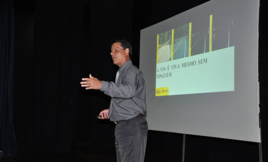 O Detran (Departamento de Trânsito do Paraná) encerra nesta sexta-feira (16), Dia do Instrutor de Trânsito, a semana de aprimoramento profissional dos instrutores e diretores de ensino dos Centros de Formação de Condutores.