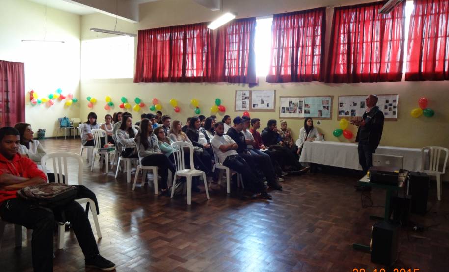 A fim de atender a um convite na Escola Estadual Prof. Guido Straube, o Departamento de Trânsito do Paraná (Detran), por meio da Coordenadoria de Educação para o Trânsito, participa entre 26 a 29 de outubro da Semana Cultural. A temática principal apresentada na escola é a “Responsabilidade no Trânsito - um dever de todos”.