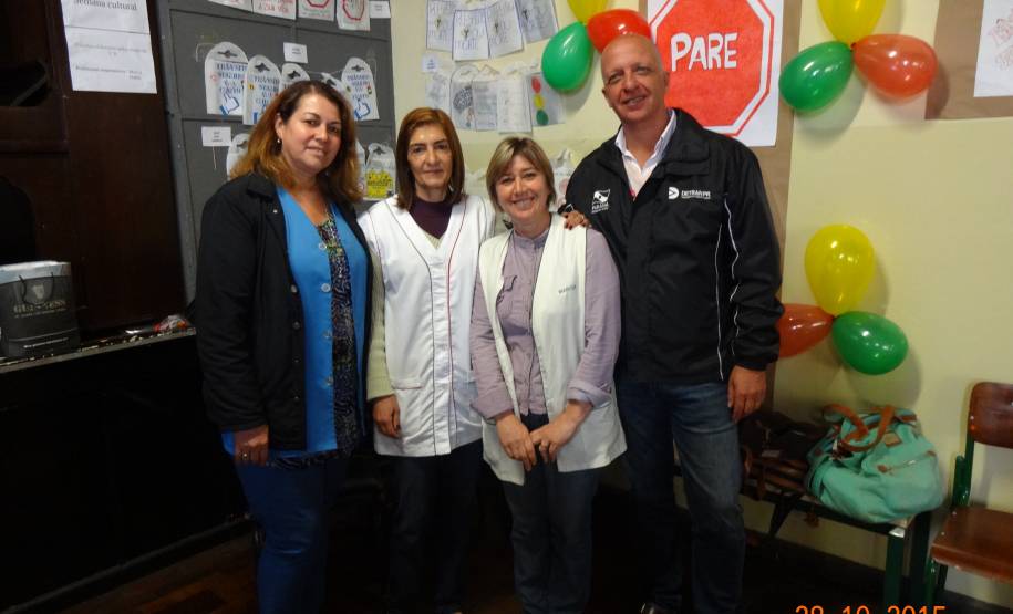 A fim de atender a um convite na Escola Estadual Prof. Guido Straube, o Departamento de Trânsito do Paraná (Detran), por meio da Coordenadoria de Educação para o Trânsito, participa entre 26 a 29 de outubro da Semana Cultural. A temática principal apresentada na escola é a “Responsabilidade no Trânsito - um dever de todos”.