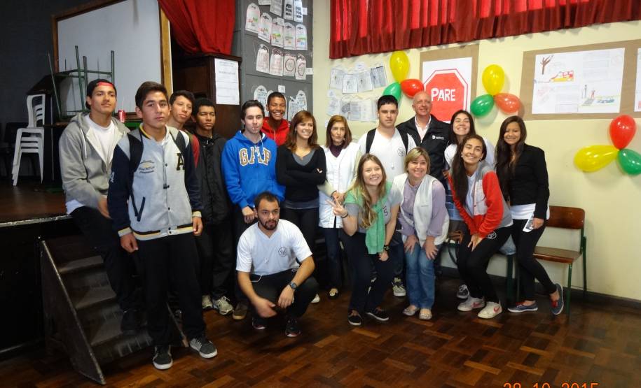 A fim de atender a um convite na Escola Estadual Prof. Guido Straube, o Departamento de Trânsito do Paraná (Detran), por meio da Coordenadoria de Educação para o Trânsito, participa entre 26 a 29 de outubro da Semana Cultural. A temática principal apresentada na escola é a “Responsabilidade no Trânsito - um dever de todos”.