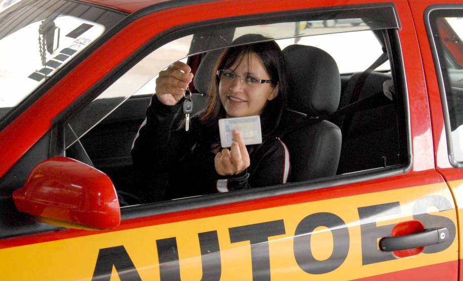 Dados divulgados na quinta-feira (29) pelo Detran (Departamento de Trânsito do Paraná) revelam que as mulheres continuam buscando a primeira habilitação mesmo depois dos 24 anos.