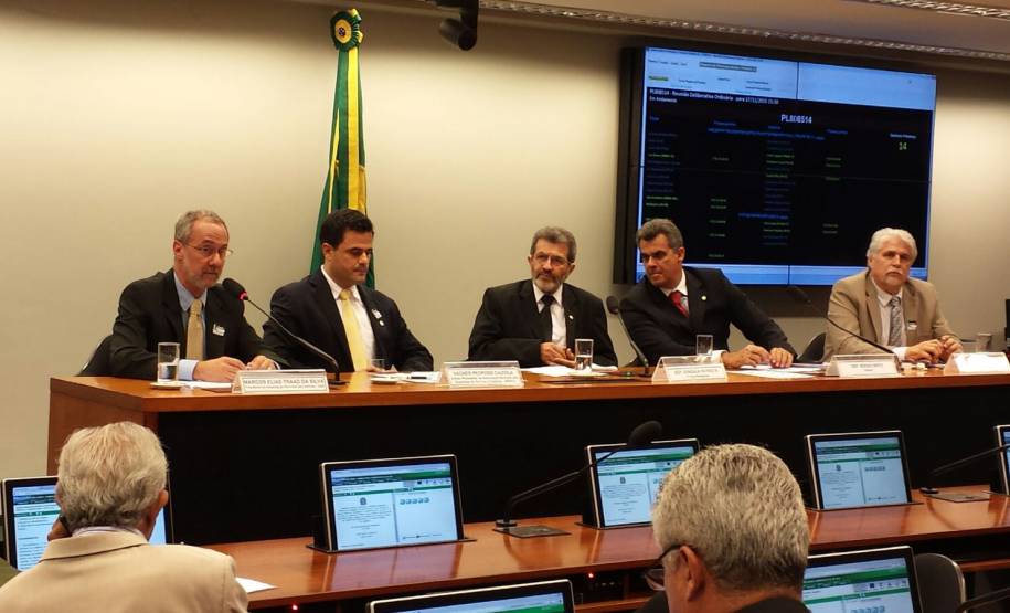 Os Departamentos Estaduais de Trânsito estão contribuindo para as alterações do Código de Trânsito Brasileiro, em discussão na Câmara dos Deputados. Nesta terça-feira (17), em Brasília, a Associação Nacional dos Detrans (AND) esteve na Audiência Pública promovida pela comissão responsável sobre o tema para tratar de vistorias e inspeções veiculares.