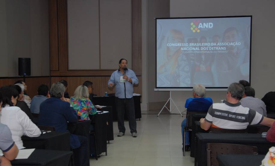 O Departamento de Trânsito do Paraná (Detran) realiza nesta quinta-feira (3), um curso técnico sobre práticas administrativas e controle nos Centros de Formação de Condutores para servidores do Departamentos de Trânsito de todo Brasil, durante o Congresso Brasileiro da Associação Nacional dos Detrans, que acontece em Foz do Iguaçu.