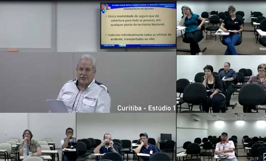 Os instrutores de reciclagem do Departamento de Trânsito do Paraná (Detran) participaram nesta semana de uma oficina sobre o funcionamento do Dpvat – Seguro Obrigatório de Danos Pessoais Causados por Veículos Automotores de Vias Terrestres, ou por sua Carga, a Pessoas Transportadas ou Não. O seguro que é obrigatório e serve para indenizar as vítimas de acidentes de trânsito causados por veículos automotores.