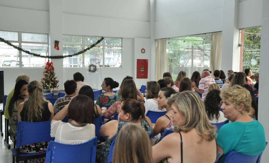 Nesta sexta-feira (18), os servidores do Detran tiveram um encontro de confraternização na sede do Tarumã, em Curitiba. Na ocasião, o reverendo Carlos Alberto Rodrigues Alves trouxe uma mensagem de renovação, bom humor, trabalho e bons relacionamentos.