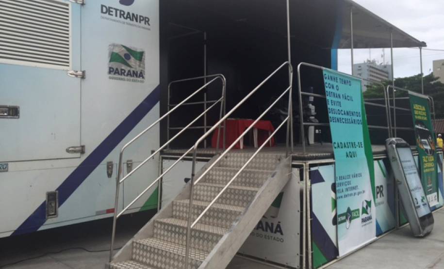 O Departamento de Trânsito do Paraná (Detran) iniciou na quinta-feira (07) uma série de ações educativas e serviços de habilitação de veículos no Litoral do Estado, dentro das ações da operação Verão Paraná 2016. As atividades acontecem de quinta-feira a domingo e seguem até o dia 31 de janeiro, das 14h às 19h.