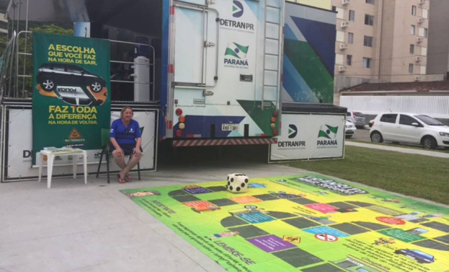 O Departamento de Trânsito do Paraná (Detran) iniciou na quinta-feira (07) uma série de ações educativas e serviços de habilitação de veículos no Litoral do Estado, dentro das ações da operação Verão Paraná 2016. As atividades acontecem de quinta-feira a domingo e seguem até o dia 31 de janeiro, das 14h às 19h.