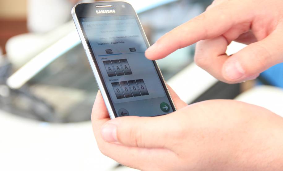 A partir desta segunda-feira (18), as vistorias de veículos feitas nas 101 unidades do Departamento de Trânsito do Paraná (Detran) e nos 946 despachantes do Estado serão feitas de forma digital. O sistema eletrônico e inédito no Brasil vai tornar o procedimento mais rápido e seguro, sem acúmulo de papel ou burocracia.