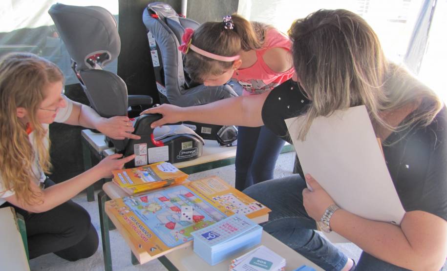 O Departamento de Trânsito do Paraná (Detran) atendeu cerca de 150 pessoas na ação Unidade Paraná Seguro – UPS, no último sábado (3), na Vila Sabará e Caiuá, na Cidade Industrial de Curitiba.