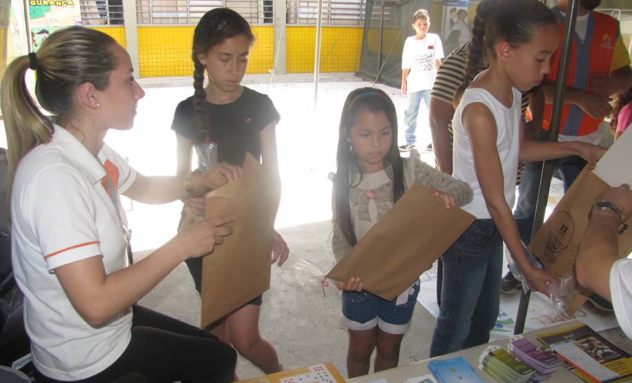 O Departamento de Trânsito do Paraná (Detran) atendeu cerca de 150 pessoas na ação Unidade Paraná Seguro – UPS, no último sábado (3), na Vila Sabará e Caiuá, na Cidade Industrial de Curitiba.