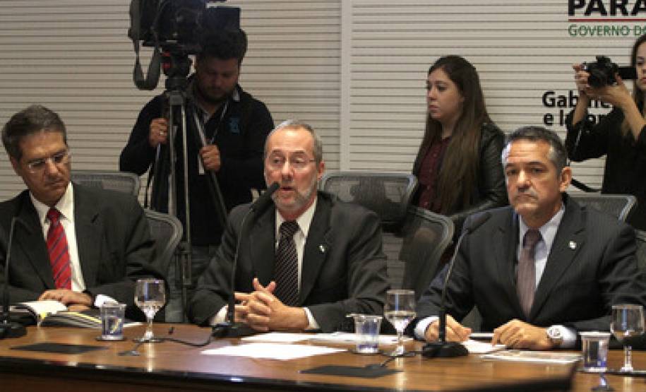 O Governo do Paraná lançou nesta segunda-feira (22) o novo site do Departamento de Trânsito do Paraná e o serviço de renovação automática da Carteira Nacional de Habilitação.