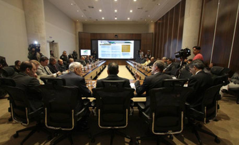 O Governo do Paraná lançou nesta segunda-feira (22) o novo site do Departamento de Trânsito do Paraná e o serviço de renovação automática da Carteira Nacional de Habilitação.