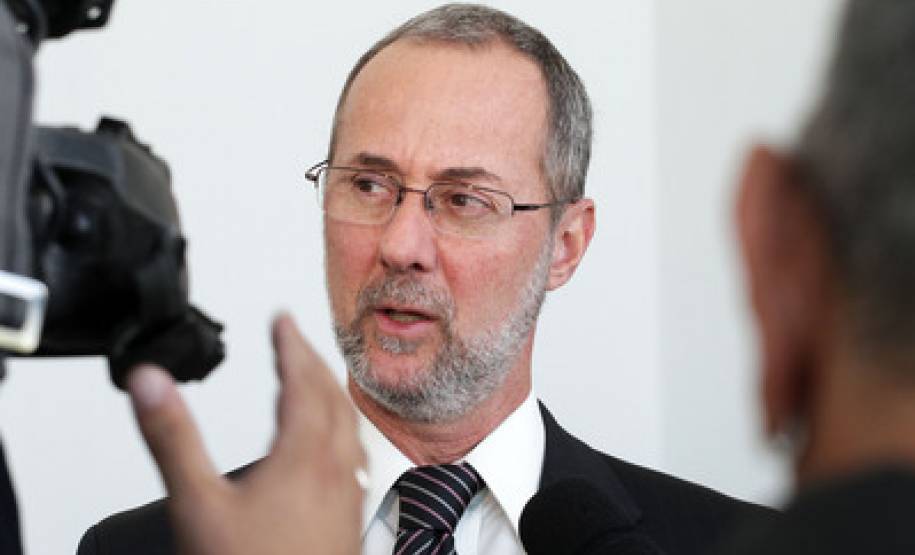 O Governo do Paraná lançou nesta segunda-feira (22) o novo site do Departamento de Trânsito do Paraná e o serviço de renovação automática da Carteira Nacional de Habilitação.