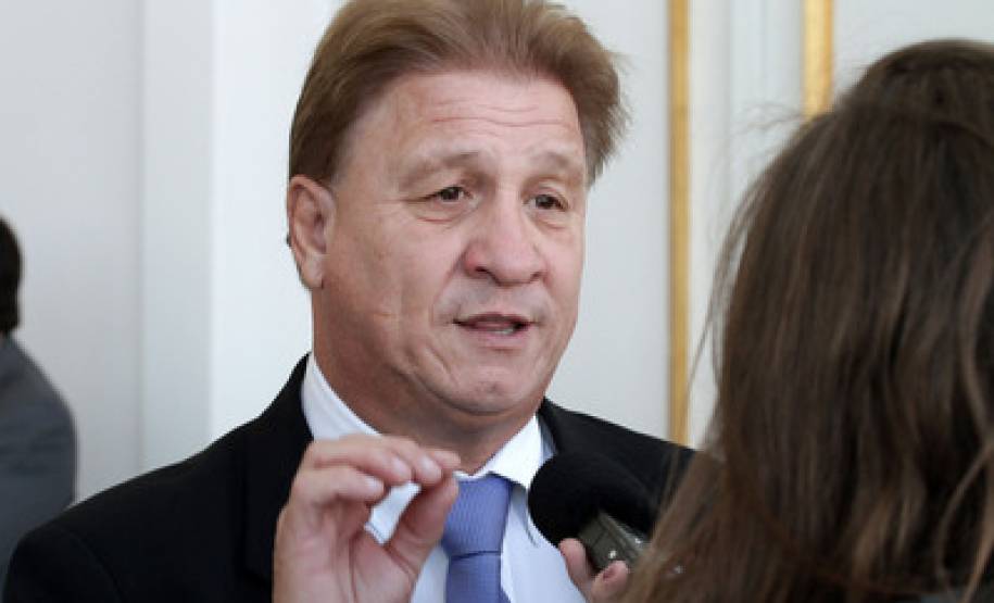 O Governo do Paraná lançou nesta segunda-feira (22) o novo site do Departamento de Trânsito do Paraná e o serviço de renovação automática da Carteira Nacional de Habilitação.