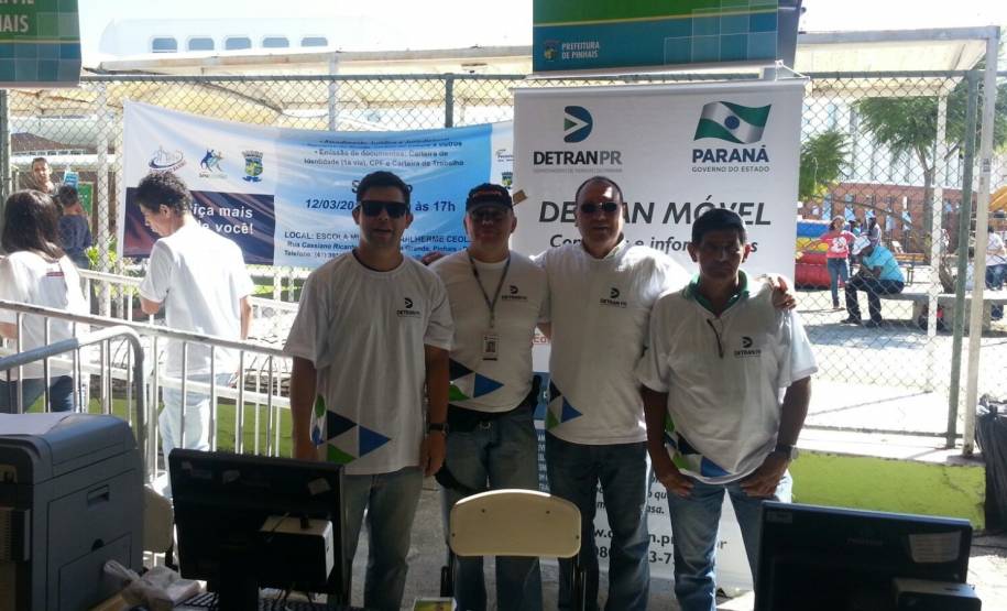O Departamento de Trânsito do Paraná (Detran) atendeu 300 moradores de Pinhais e Região, no último sábado (12), no Programa Justiça no Bairro Sesc Cidadão. Durante a programação, a população pode participar de atividades lúdicas, ser orientada sobre o trânsito e receber informações sobre habilitação e veículos.