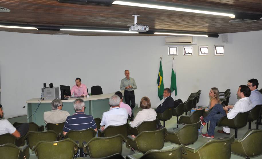 O Departamento de Trânsito do Paraná (Detran) reuniu, em Curitiba, cinco dos seis laboratórios credenciados pelo Departamento Nacional de Trânsito (Denatran) para realizar os exames toxicológicos de direção nos motoristas com habilitação nas categorias C, D e E – motoristas de caminhão, ônibus e veículos de cargas.