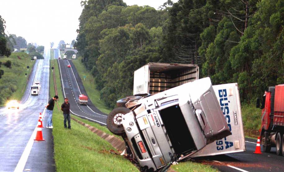 Excesso de carga aumenta risco de acidentes nas estradas