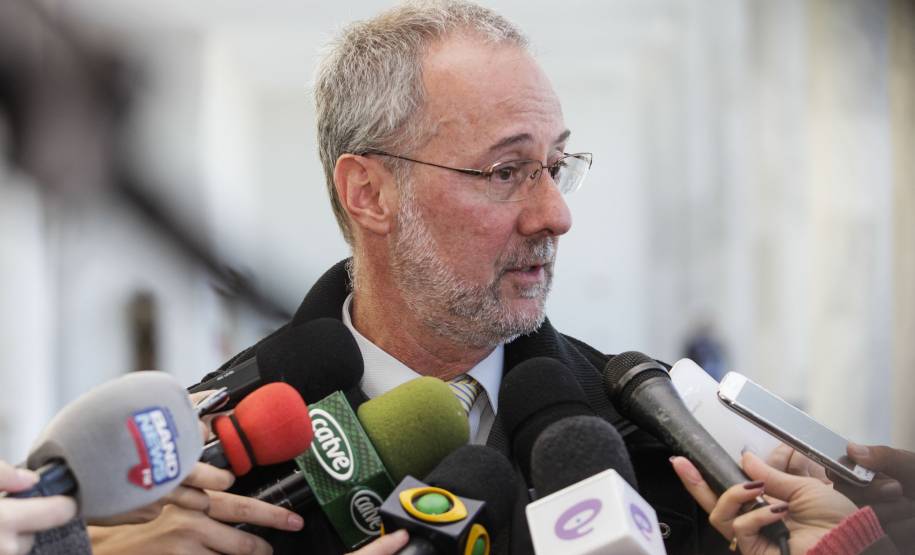 Governador Beto Richa lança as atividades do Maio Amarelo 2016, campanha de prevenção de acidentes e redução do número de vítimas no trânsito, junto com o diretor geral do Detran, Marcos Traad