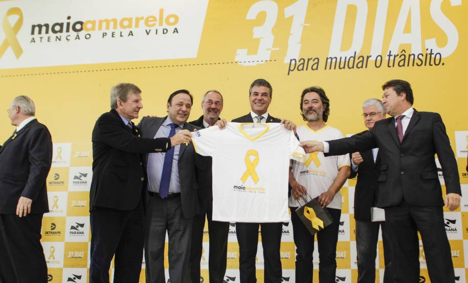 Governador Beto Richa lança as atividades do Maio Amarelo 2016, campanha de prevenção de acidentes e redução do número de vítimas no trânsito, junto com o diretor geral do Detran, Marcos Traad