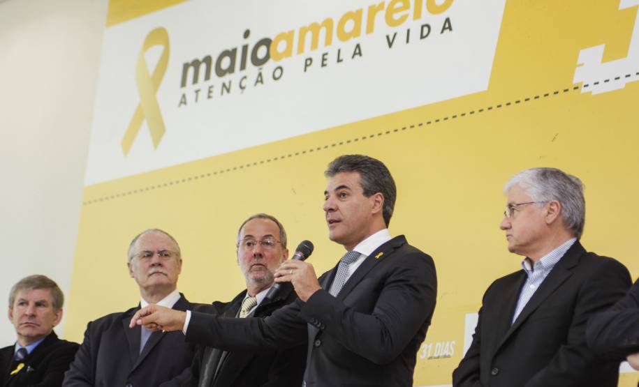Governador Beto Richa lança as atividades do Maio Amarelo 2016, campanha de prevenção de acidentes e redução do número de vítimas no trânsito, junto com o diretor geral do Detran, Marcos Traad