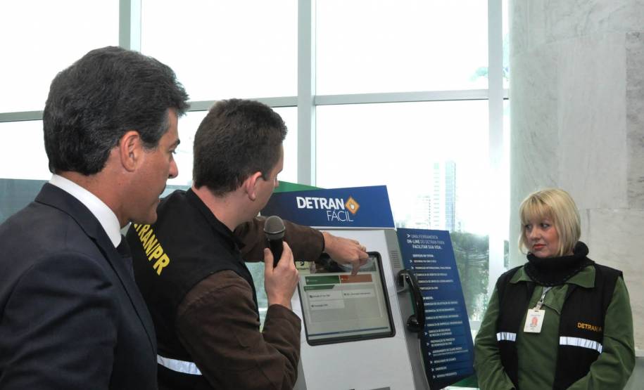 O Governo do Estado irá disponibilizar equipamentos de autoatendimento do Departamento de Trânsito do Paraná (Detran-PR) para facilitar o acesso do cidadão a uma série de documentos.